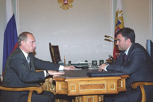 Владимир Путин и Вячеслав Володин, 15 августа 2003. Фото: <a href="http://www.kremlin.ru/">Kremlin</a>
