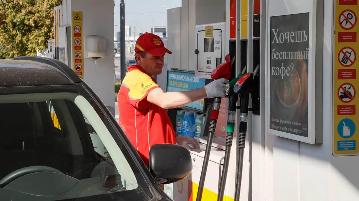 АЗС «Лукойл» в Москве, Россия, 22 сентября 2023 года. Фото: EPA-EFE/YURI KOCHETKOV