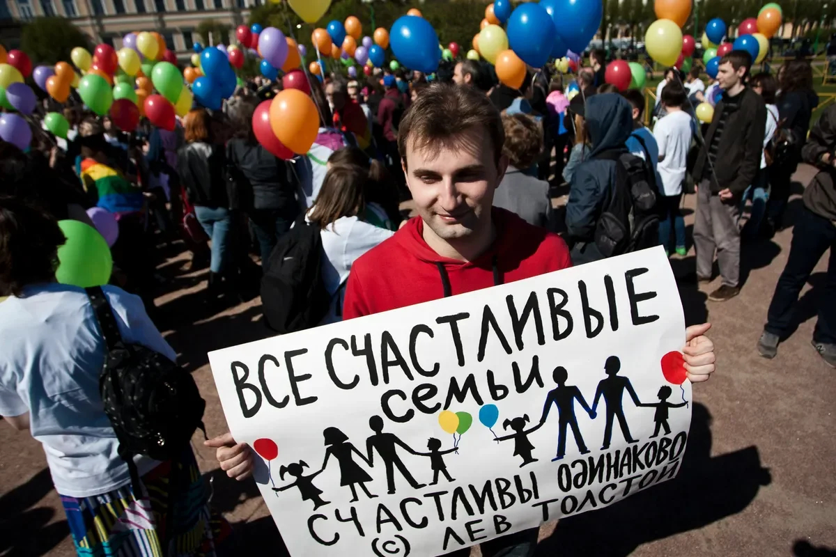 ‘All happy families are alike’. LGBT activists at a rally for International Day against Homophobia in St. Petersburg, 17 May 2014. Photo: Valya Egorshin / NurPhoto / Getty Images