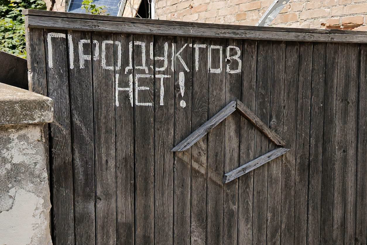 “We have no food!” Photo: Kherson Plus