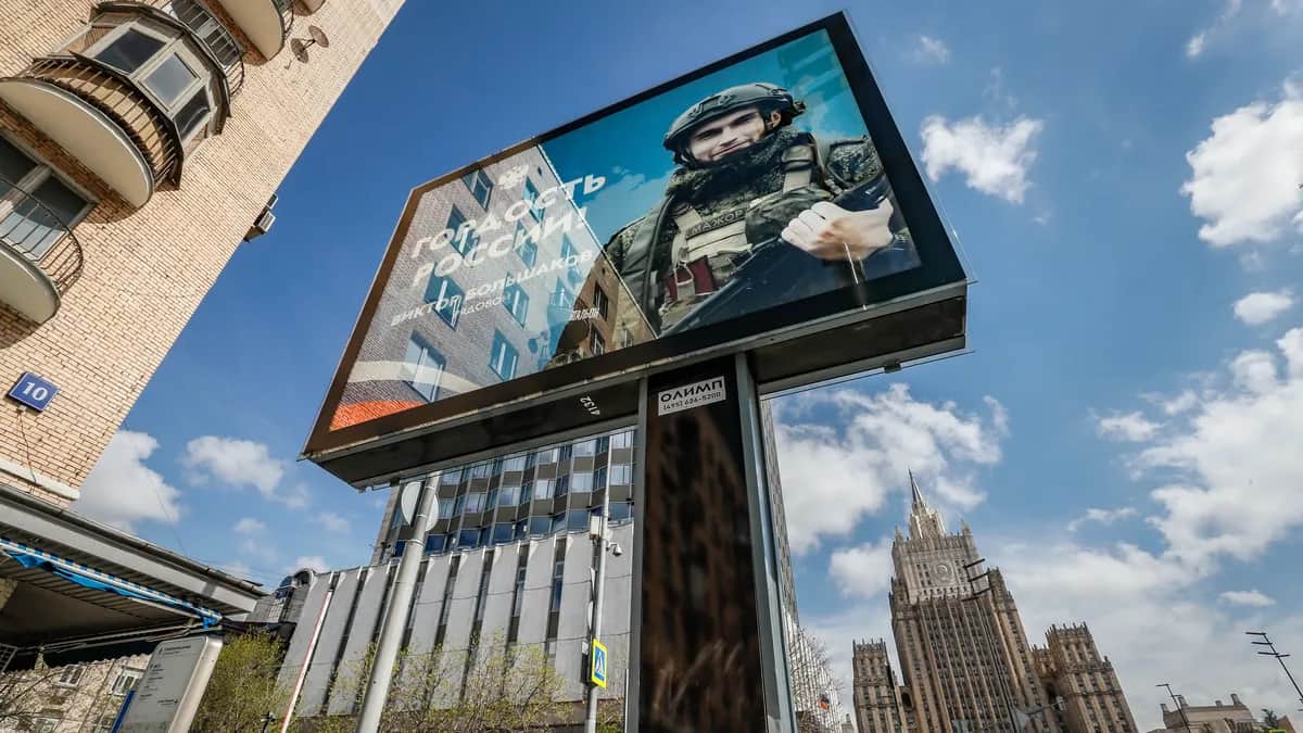 A military recruitment poster in Moscow urges passers by to join “their own” and enlist in the army, June 27, 2024. Photo: Yuri Kochetkov / EPA-EFE