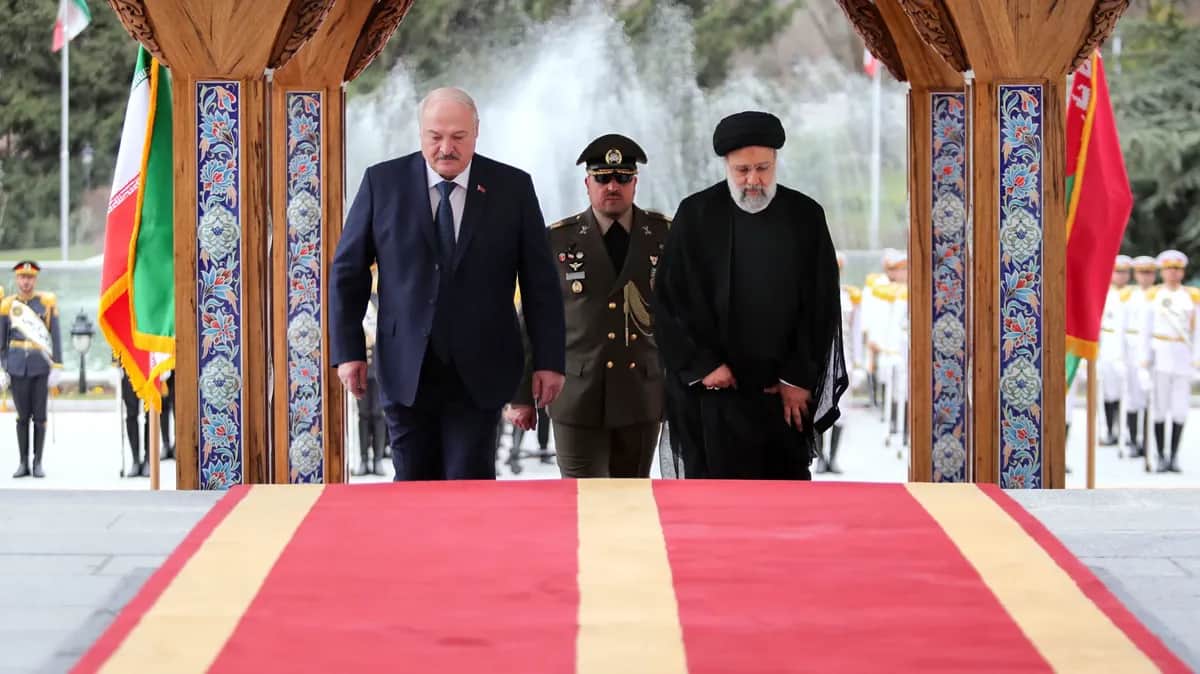 Александр Лукашенко во время встречи с президентом Ирана Эбрахимом Раиси. Тегеран, 13 марта 2023 года. Фото: Iranian Presidency / Handout / Anadolu Agency / Getty Images