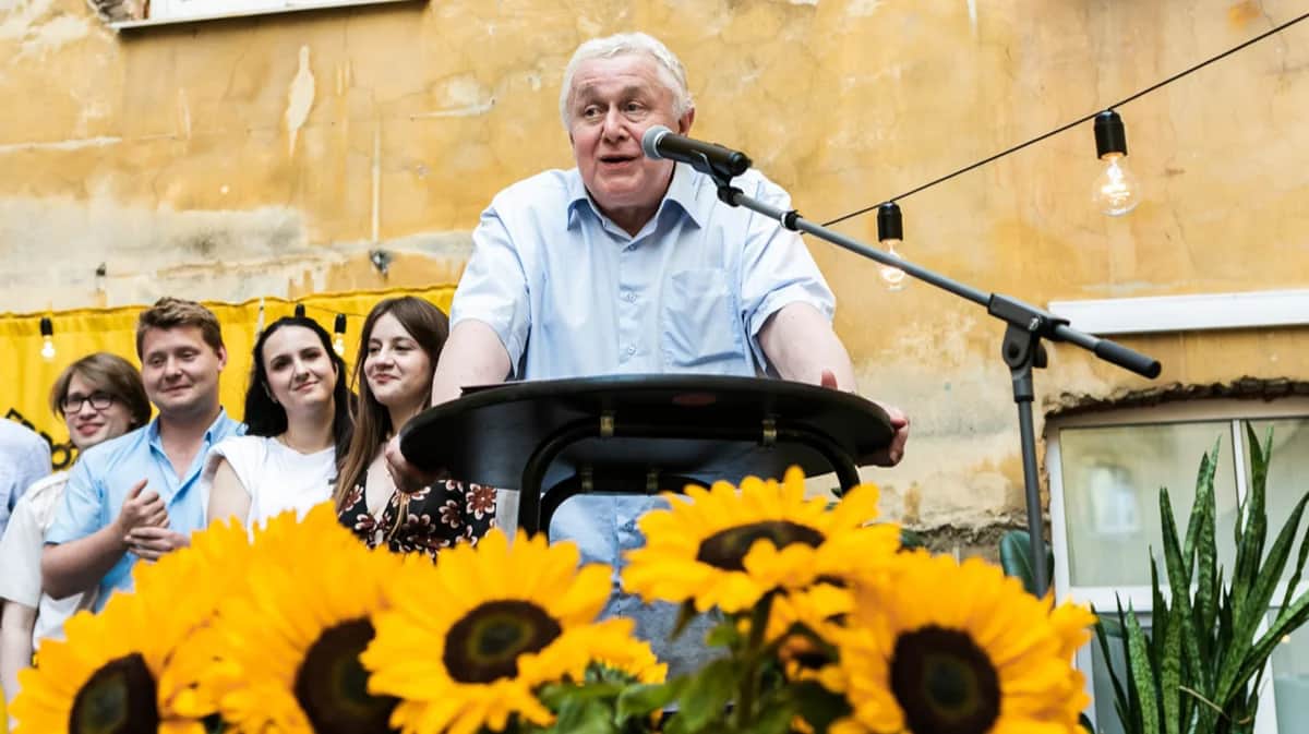 Григорий Голосов на выпускном в Европейском университете, 2022 год. Фото: Фото: ЕУСПб / VK
