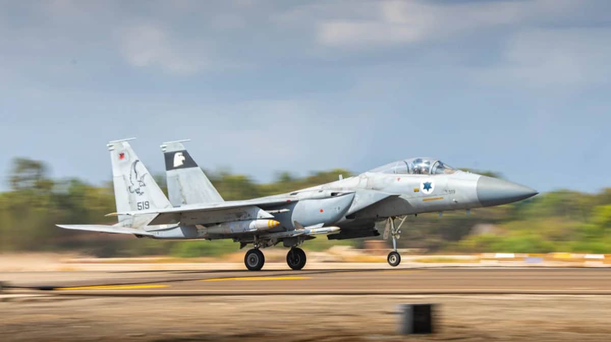 Истребитель вооруженных сил Израиля взлетает с военной базы во время нанесения ударов по Ливану, 24 сентября 2024 года. Фото: IDF / GPO / SIPA / Scanpix / LETA