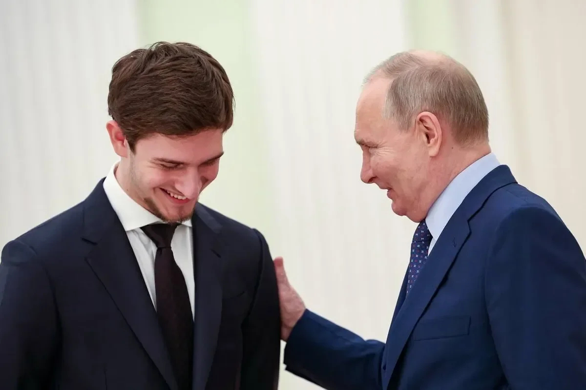 Eli Kadyrov meets Vladimir Putin. Photo: <a href="https://t.me/RKadyrov_95/4837" rel="noopener noreferrer" title="https://t.me/RKadyrov_95/4837">Ramzan Kadyrov</a>/ Telegram