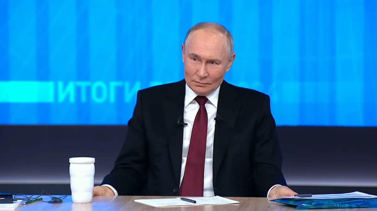 Прямой эфир с Владимиром Путиным из Гостиного двора. Фото: РБК