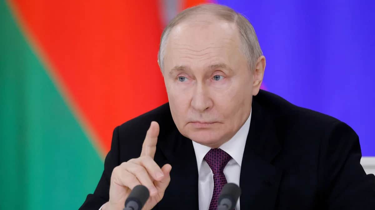 Владимир Путин на пресс-конференции после встречи с Александром Лукашенко в Москве, 13 марта 2025 года. Фото: Максим Шеметов / EPA
