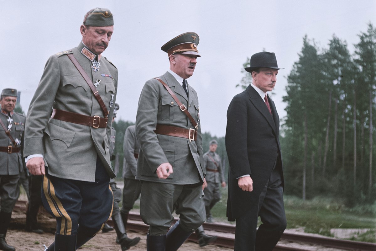 Карл Густав Маннергейм, Адольф Гитлер и Ристо Рюти, Финляндия, 4 июня 1942 года. Фото: finna.fi / R8cocin8 / Wikimedia