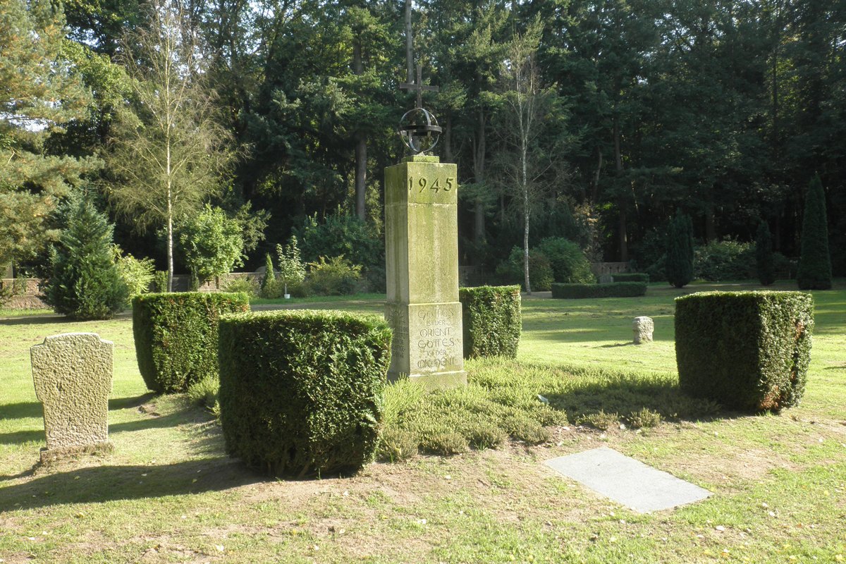Мемориал над братской могилой жертв самоубийства 1945 года, Деммин, 2017 год. Фото: Wikswat /  Wikimedia  (CC BY-SA 3.0)