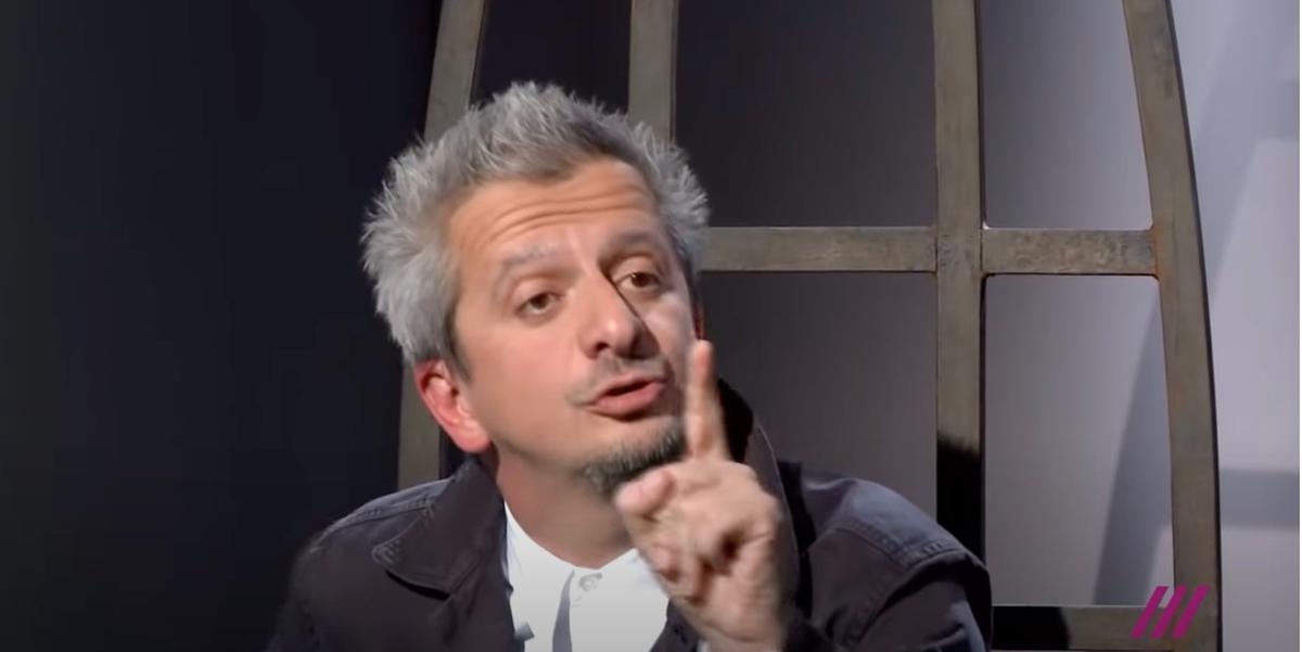 Константин Богомолов в передаче Hard Day's Night на «Дожде». Фото: скрин видео