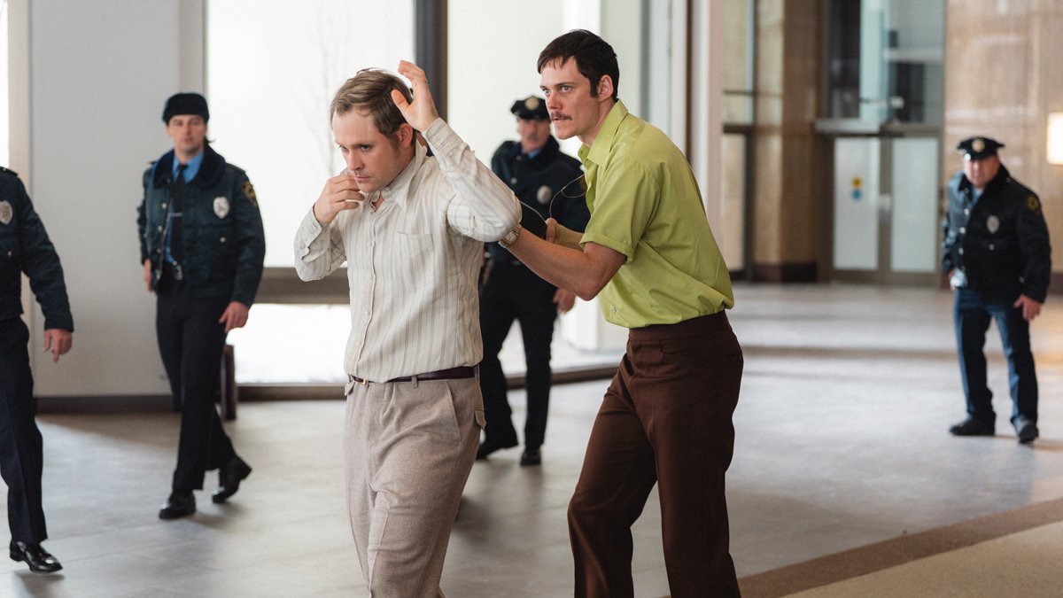 Билл Скарсгард и Дейкр Монтгомери в фильме «Взрывное устройство», 2025 год. Фото: Stefania Rosini / Venice International Film Festival