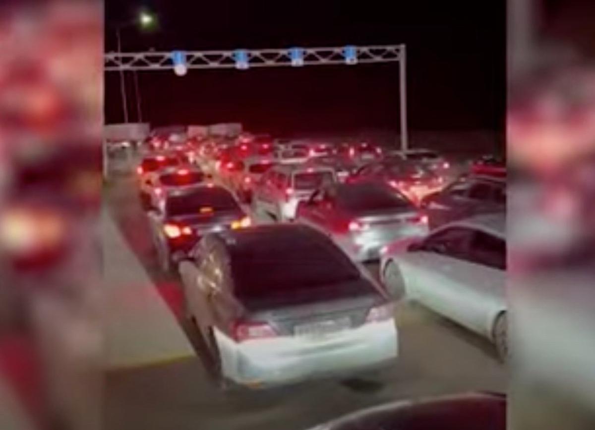 Очередь на границе Казахстана и России. Фото: скрин видео