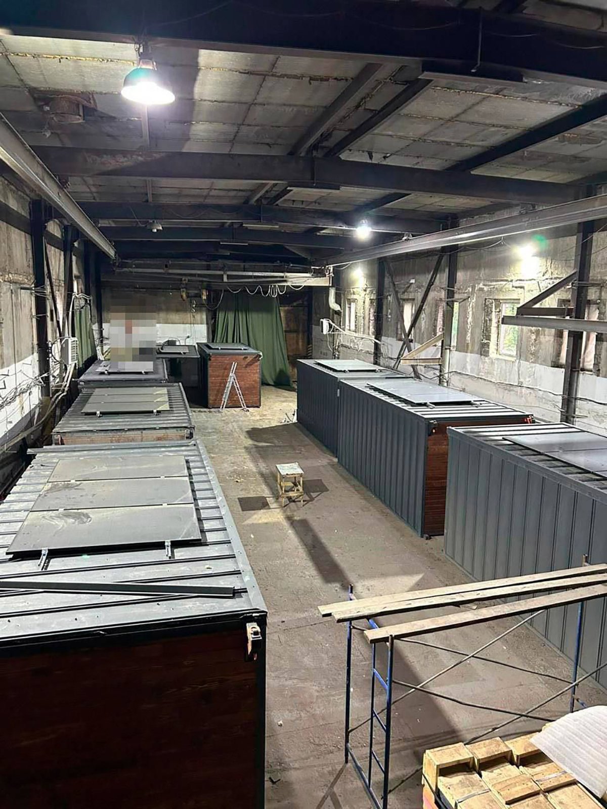 Контейнеры, из которых якобы запускались беспилотники. Фото: Telegram / КОНТЕКСТ