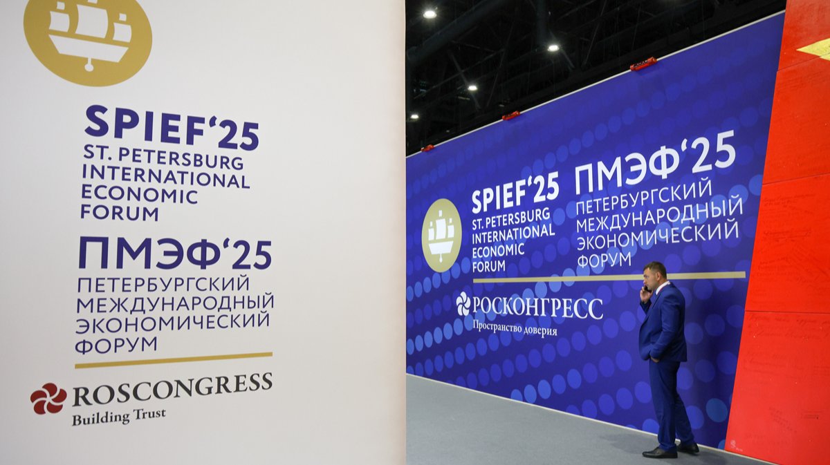 Лабубу с Медведевым, вырубленный интернет и обед за 12 тысяч