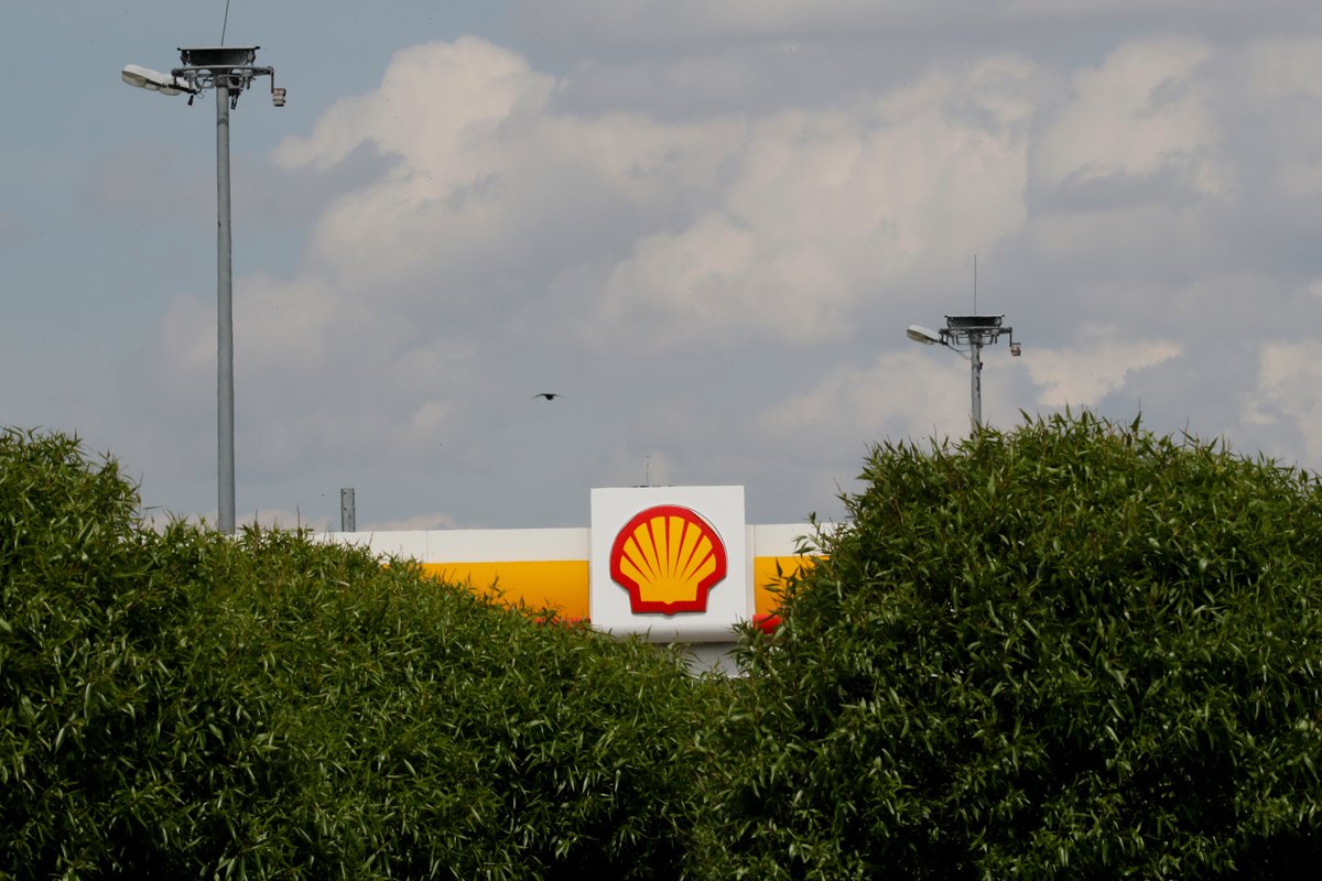 АЗС Shell в Санкт-Петербурге, 1 июня 2022 года. Фото: Анатолий Мальцев / EPA