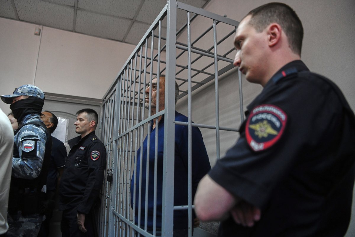 Бакир Сафаров на судебном заседании в Екатеринбурге, 1 июля 2025 года. Фото: AP Photo / Scanpix / LETA