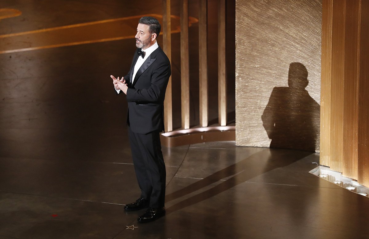 Джимми Киммел во время 95-й ежегодной церемонии вручения премии «Оскар» в театре «Долби» в Голливуде, Лос-Анджелес, Калифорния, США, 12 марта 2023 года. Фото: Etienne Laurent / EPA