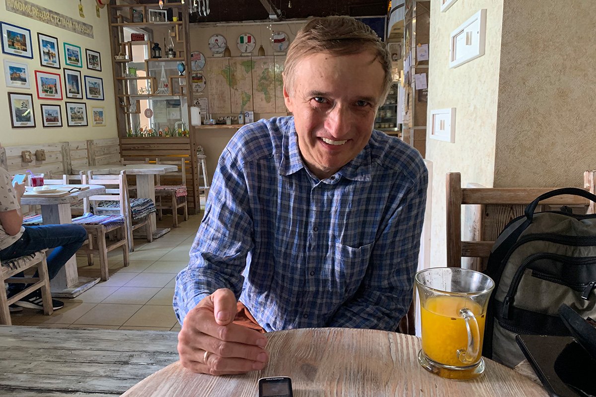 Юрий Кононенко «вырастил» себя украинцем в Москве и стоял у истоков создания там библиотеки украинской литературы. Фото: Ольга Мусафирова, специально для «Новой газеты Европа»