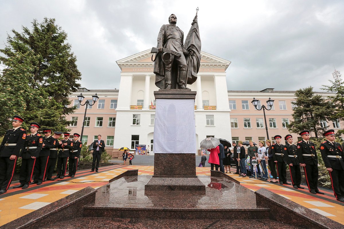 Открытие памятника Алексею Бересту в Ростове-на-Дону, 2016 год. Фото: пресс-служба правительства Ростовской области /  VK