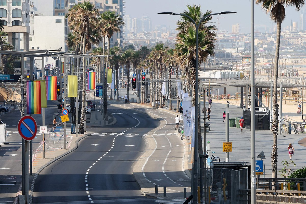 Пустая улица в Тель-Авиве, 13 июня 2025 года. Фото: Jack Guez / AFP / Scanpix / LETA