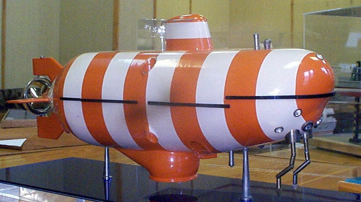 Модель глубоководной спасательной капсулы Priz в музее дизайнерского бюро «Лазурит» в Нижнем Новгороде, 16 августа 2000 года. Фото: EPA / ITAR-TASS