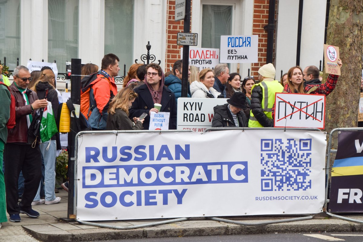 Акция протеста у здания посольства России в Лондоне в день выборов, 17 марта 2024 года. Фото: Vuk Valcic / ZUMA Press Wire /  SplashNews.com  / Vida Press