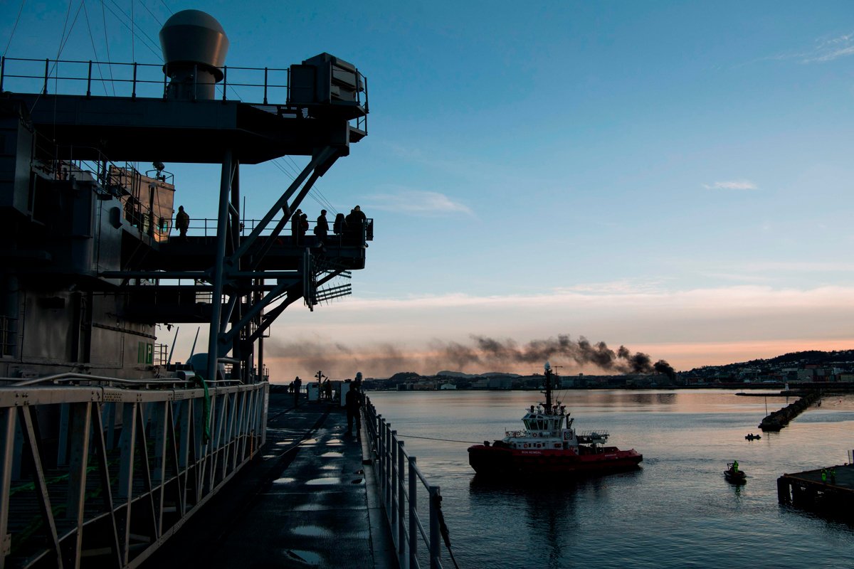 Корабль ВМС США USS Mount Whitney во время военных учений Trident Juncture, Тронхейм, Норвегия, 2 ноября 2018 года. Фото: Jonathan Nackstrand / AFP / Scanpix / LETA