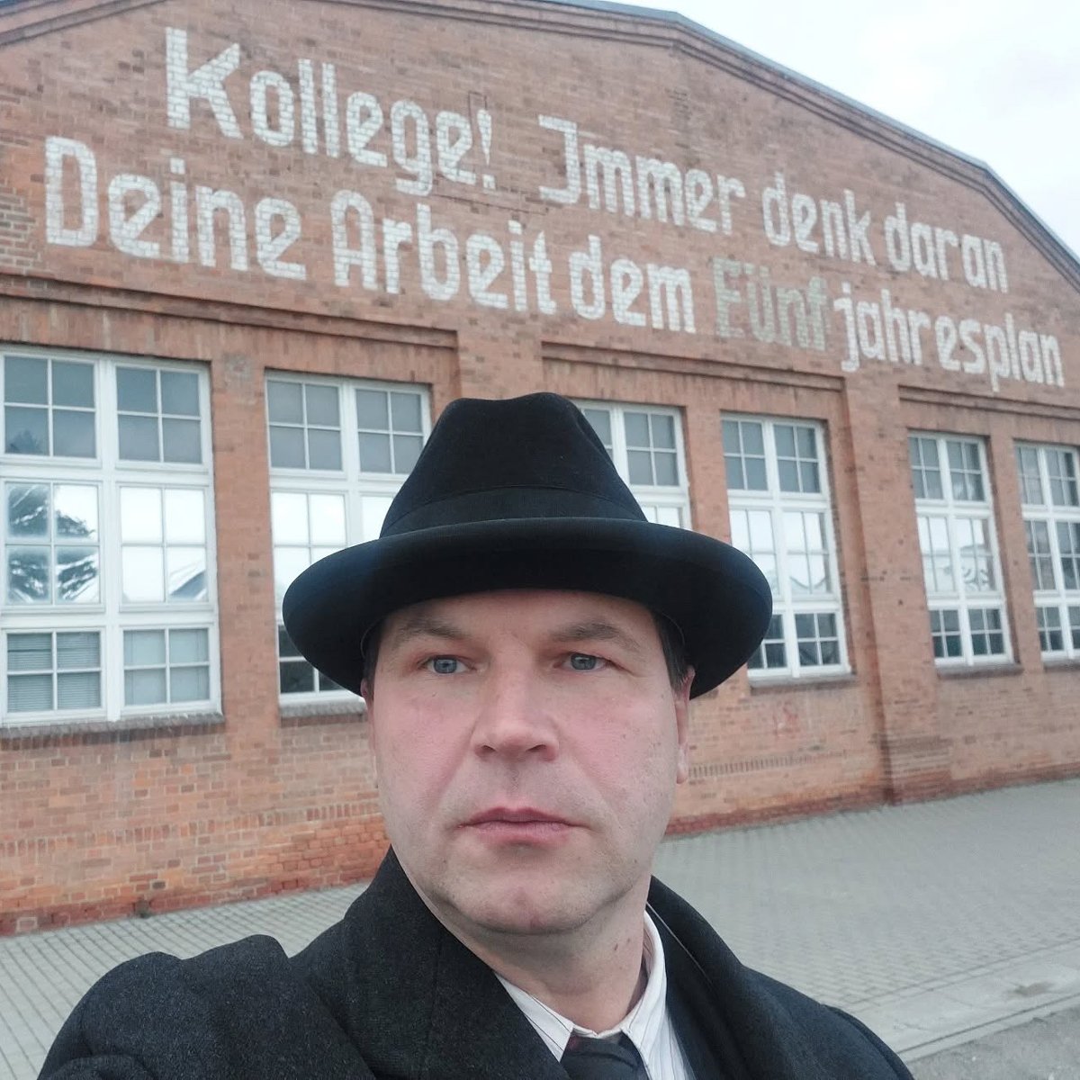 Алексей Дуленков на съемках. Фото с личной страницы в Facebook