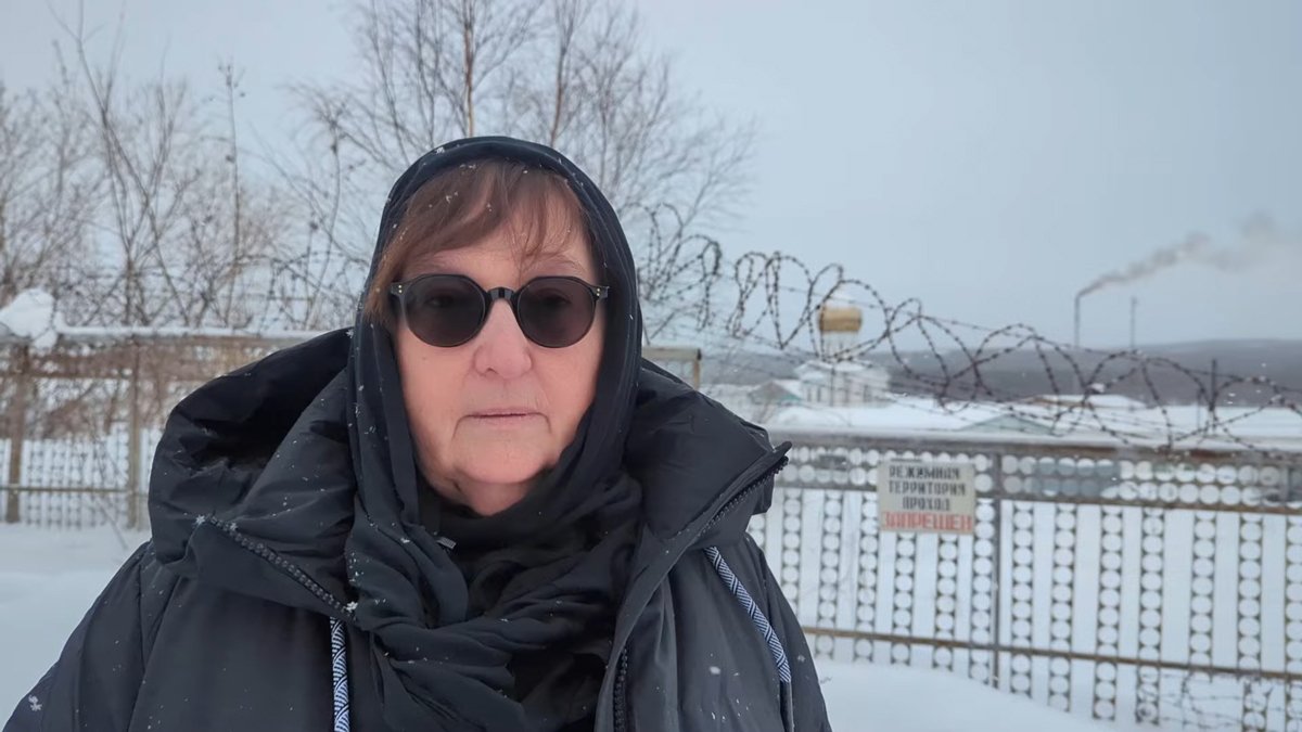 Людмила Навальная в Салехарде у исправительной колонии, 20 февраля 2024 года. Скриншот из видеообращения: Навальный LIVE / YouTube