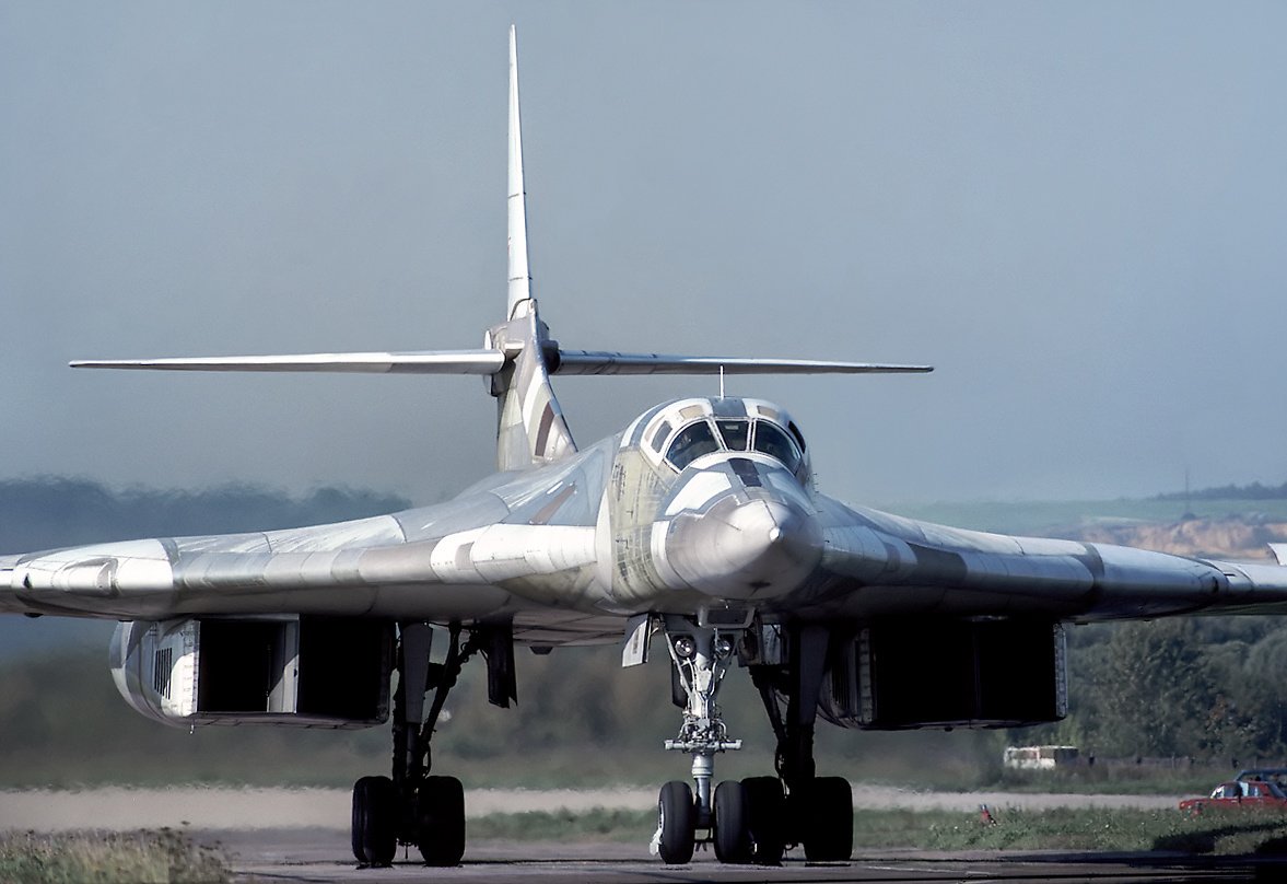 Стратегический бомбардировщик Ту-160 в 1993 году. Фото: Wikimedia Commons , Rob Schleiffert , GFDL 1.2