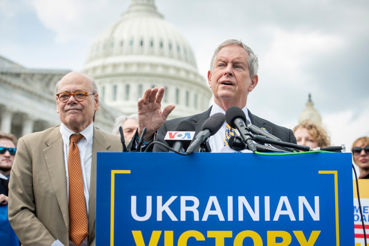 Конгрессмен Джо Уилсон выступает на пресс-конференции у Капитолия в Вашингтоне, 25 апреля 2023 года. Фото: Rod Lamkey / CNP / Sipa USA / Vida Press