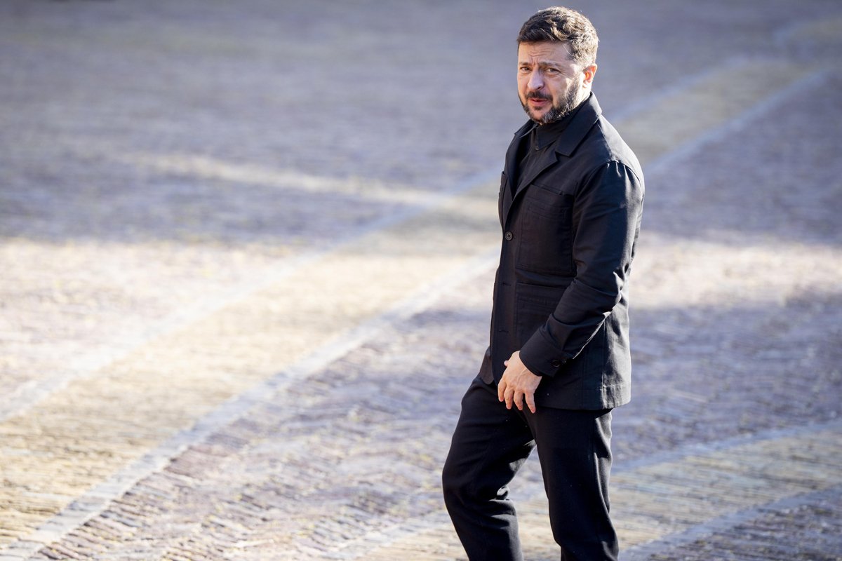 Владимир Зеленский прибывает на торжественный прием короля Виллема-Александра в Гааге, Нидерланды, 24 июня 2025 года. Фото: Freek Van Den Bergh / EPA