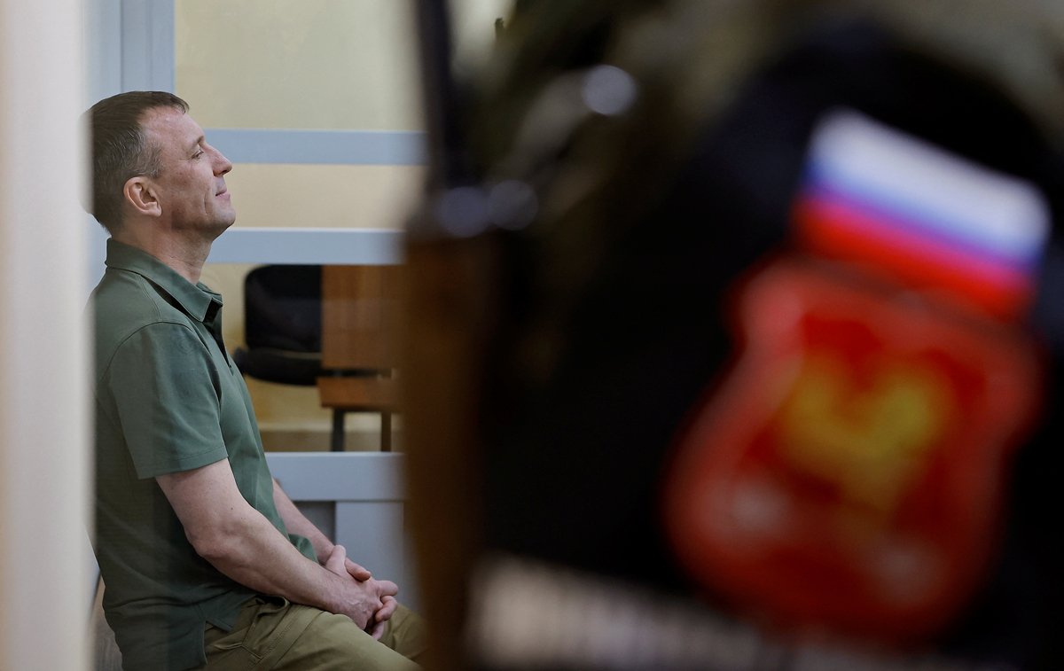 Иван Попов на судебном заседании в военном суде в Москве, 27 мая 2024 года. Фото: Евгения Новоженина / Reuters / Scanpix / LETA