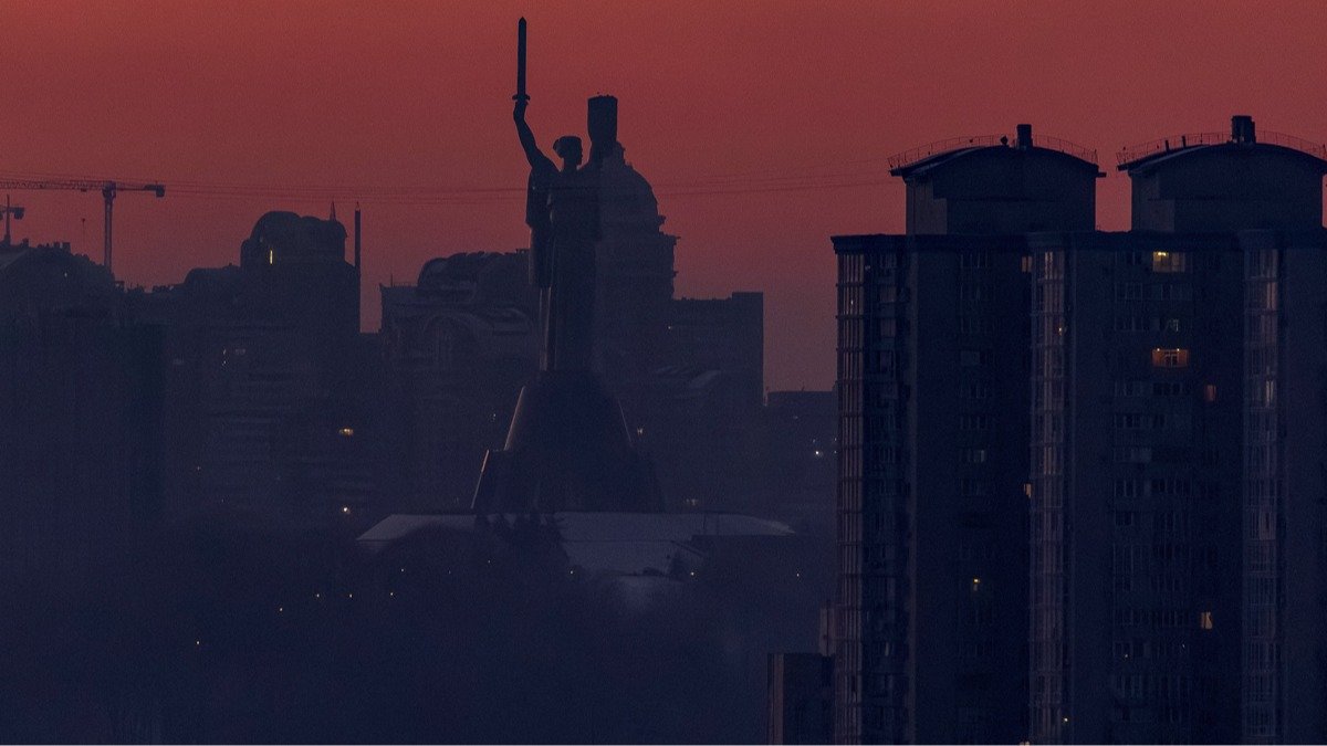 Российские удары превратили зиму в Киеве в прямую угрозу для повседневной жизни