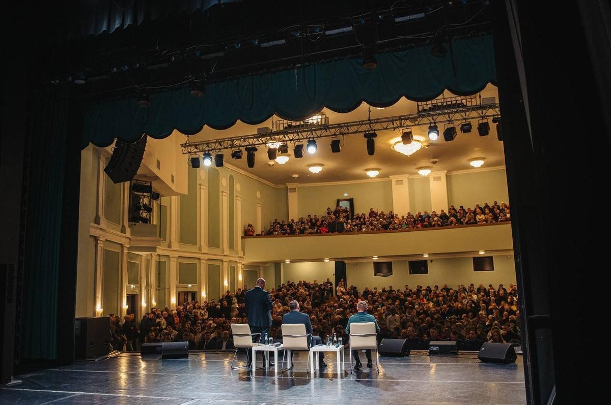 Встреча жителей приграничных районов Курской области с Алексеем Смирновым, Маратом Хуснуллиным и Романом Старовойтом, 12 ноября 2024 года. Фото:  телеграм-канал Марата Хуснуллина