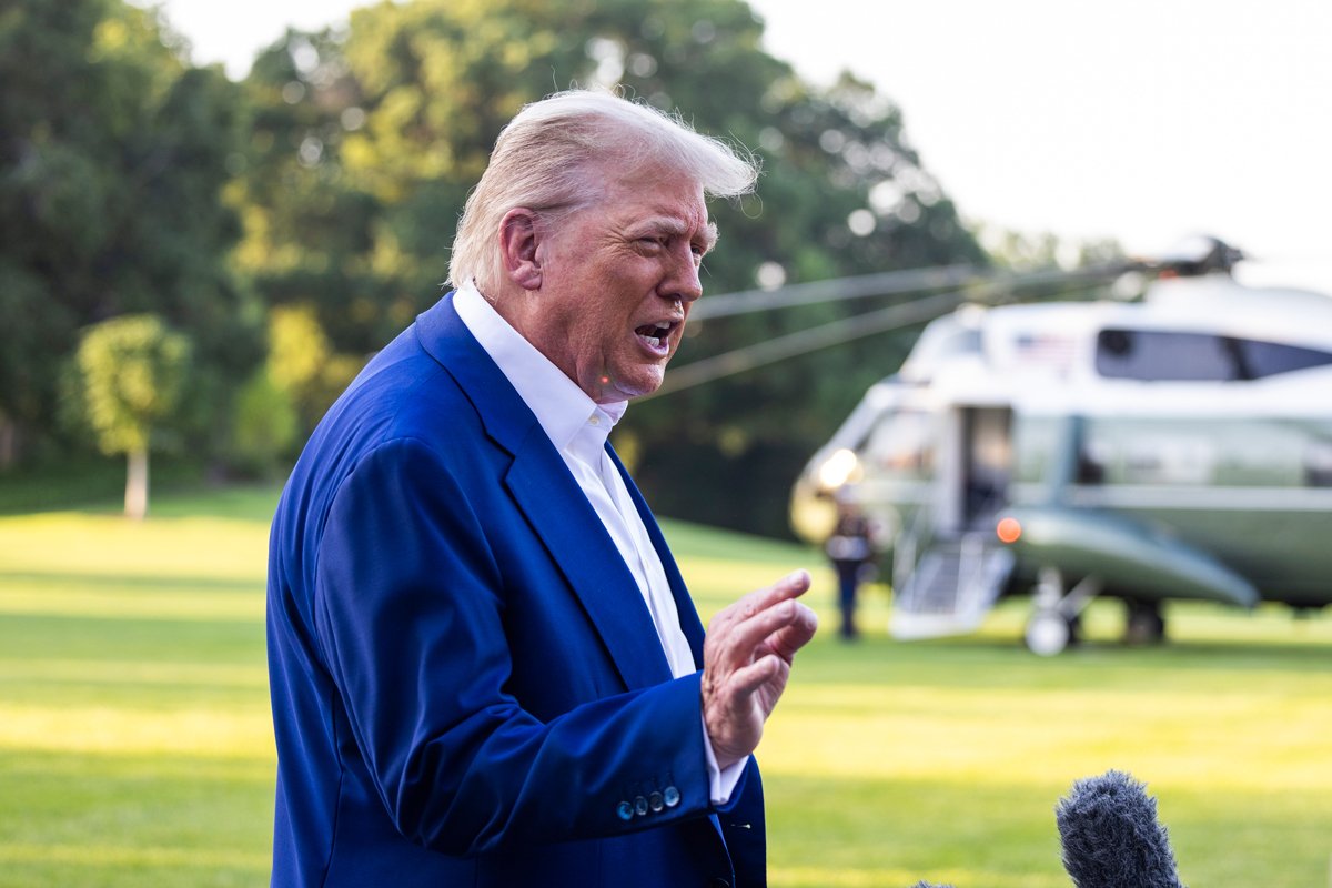 Дональд Трамп у Белого дома в Вашингтоне, округ Колумбия, США, 24 июня 2025 года. Фото: Jim Lo Scalzo / EPA