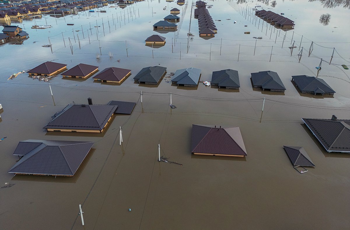 Затопленный жилой район на окраине Оренбурга, 11 апреля 2024 года. Фото: EPA-EFE