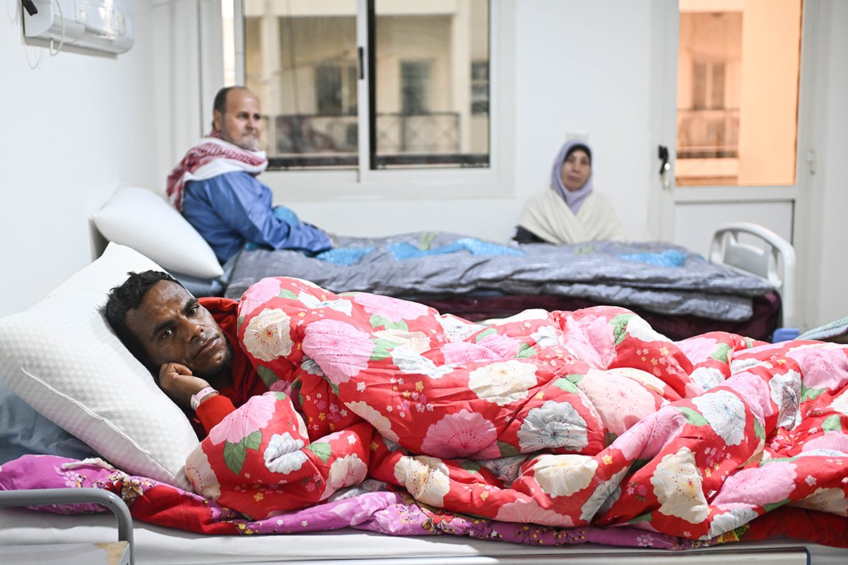Раненые палестинцы проходят лечение в больнице Аль-Ариш Ариш, Северный Синай, Египет, 11 февраля 2025 года, после того как их эвакуировали из сектора Газа. Фото: Mohamed Hossam / EPA-EFE