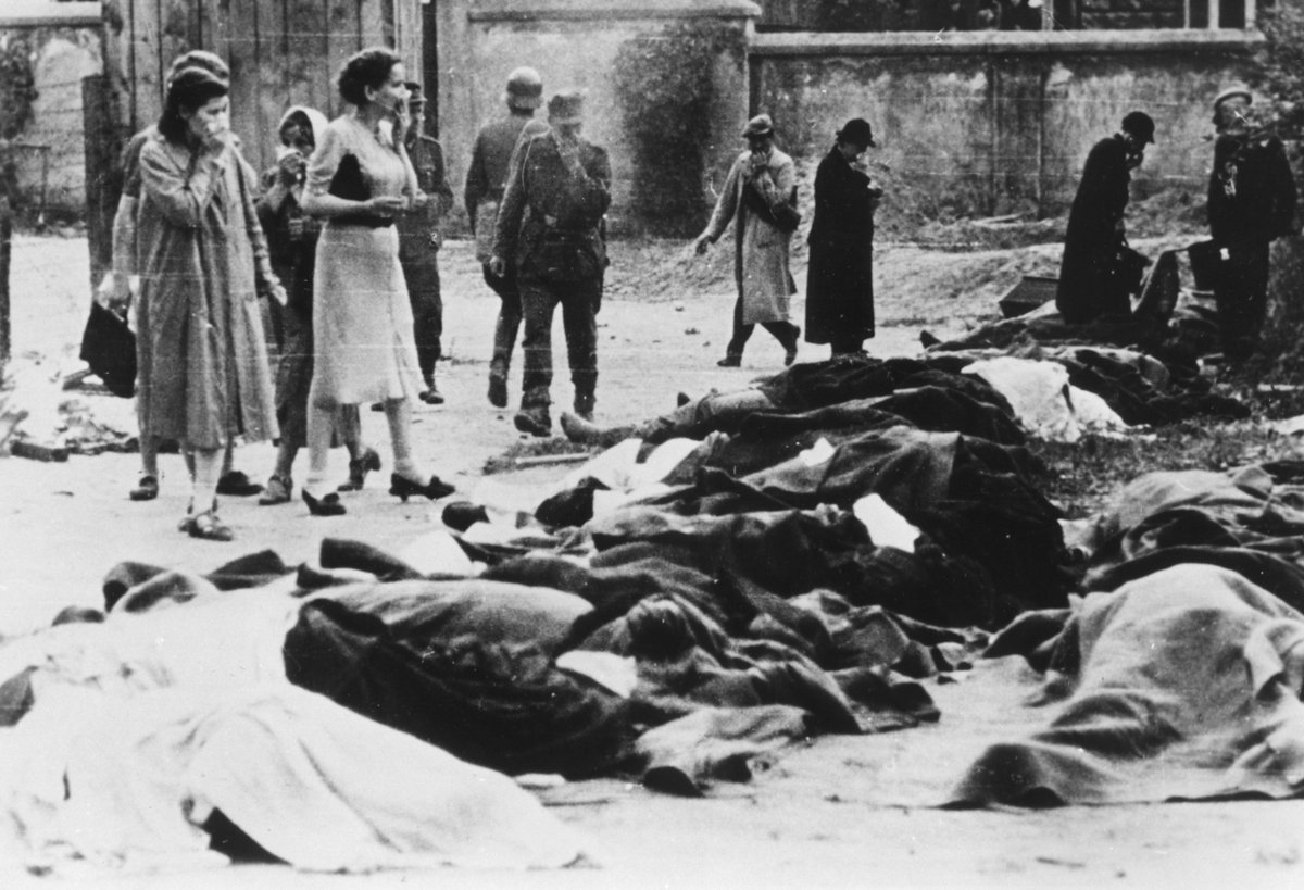 Массовое убийство нацистами еврейского населения во Львове, 30 июня 1941 года. Фото: akg-images / Scanpix / LETA